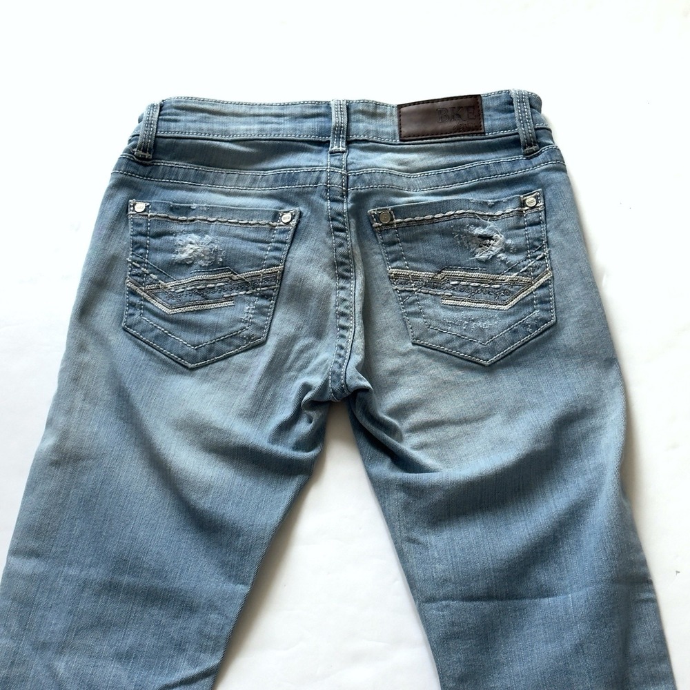 Buckle BKE Stella Jeans 25 Embroidered Straight Light Wash Distressed Equestrian